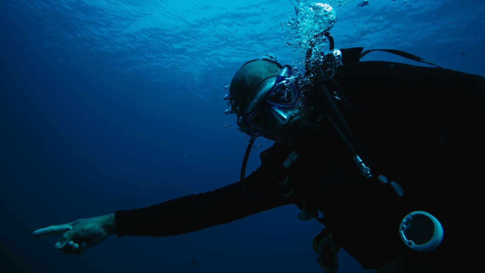 Diving equipment in dark water